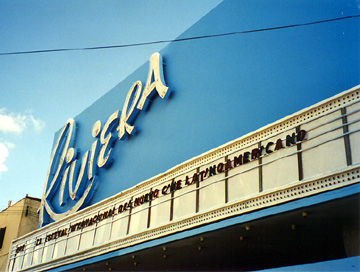 Cine Riviera, met elektriciteitskabel, maar zonder gloeilampen